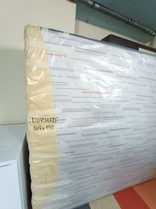 Продавам комплект спалня с матрак 164 / 190