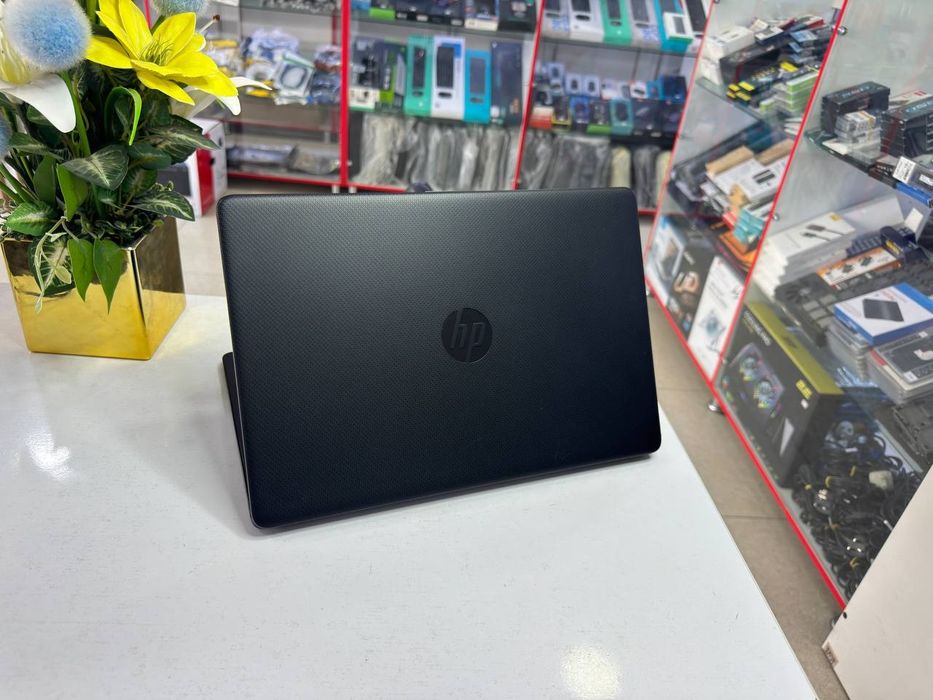 HP core i3-12 DDR4 4/256 SSD holati ideal