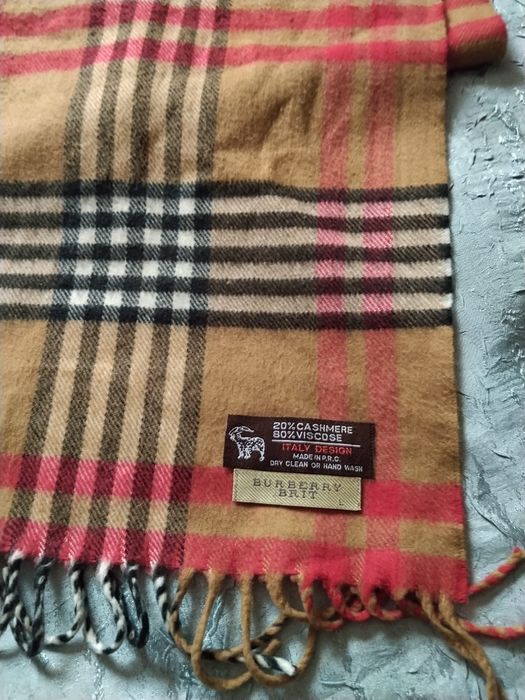 Vând fular  Burberry !