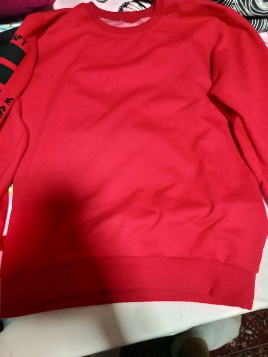 Bluza abia luata nu a fost purtata