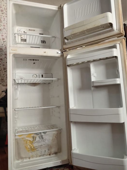 ПРОДАМ холодильник LG