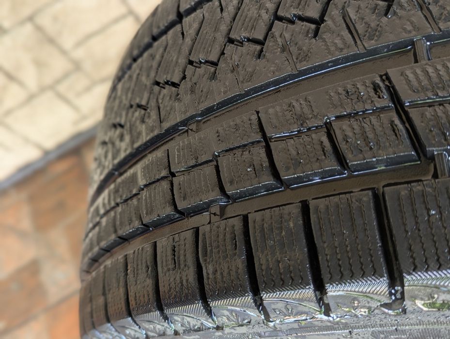 Шины зимние 245/45 R18