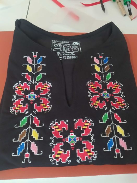 Тениски с шевици за народни танци