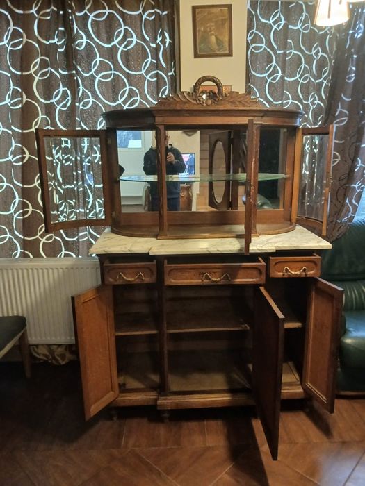 Dulap-vitrină  deosebit