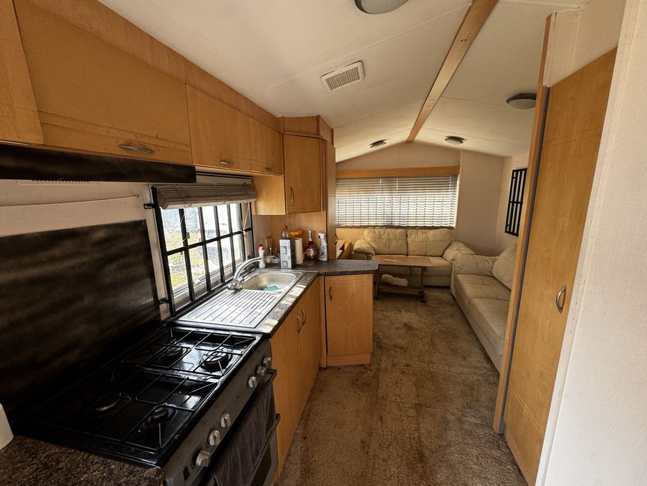 Casă mobilă complet utilată și mobilată – 11m x 3m – gata de locuit!