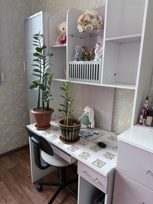 Продам спальный гарнитур (детский)