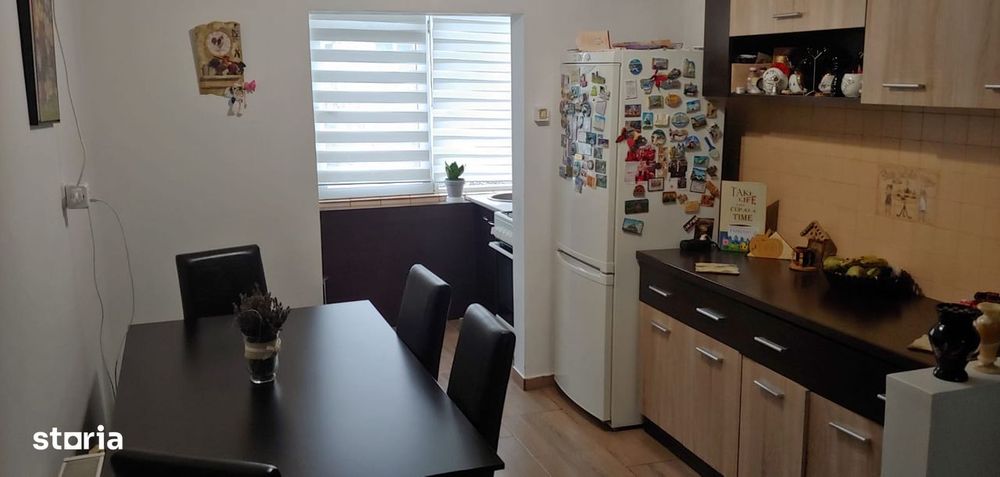 Vand apartament 3 camere