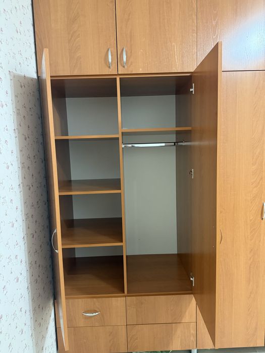 Шкаф коричневый, 2 метра