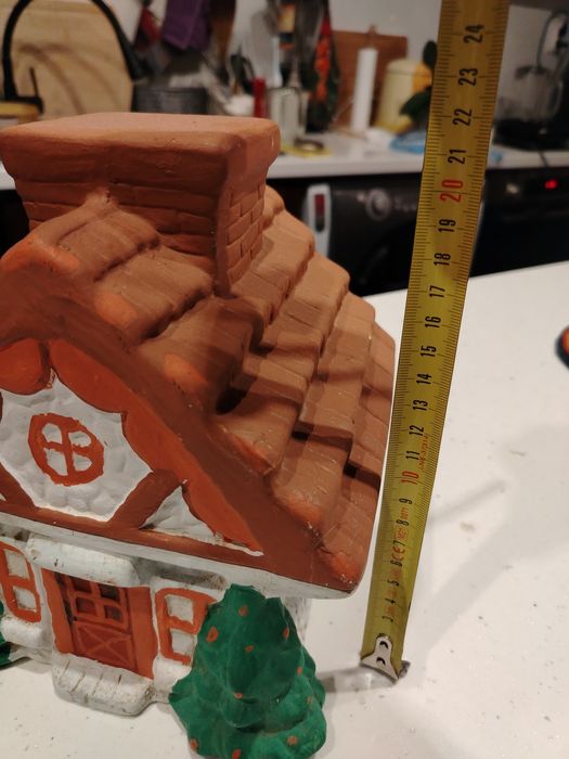 Коледна керамична къщичка ръчно боядисана / кутия за сладки /бисквити