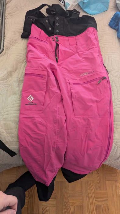 Брюки горнолыжные теплые.