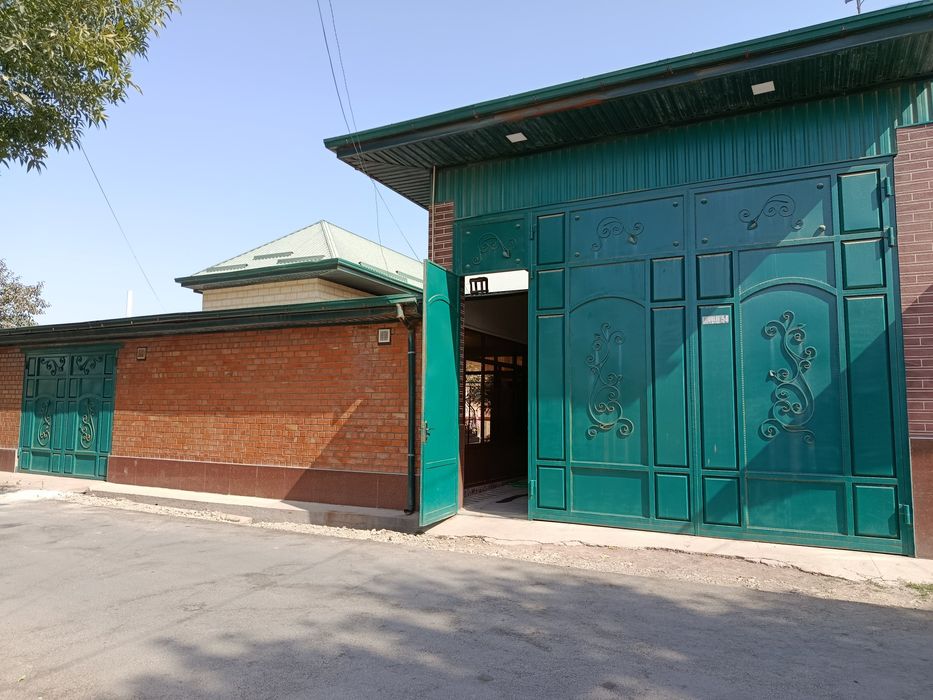 Kotta hovli uy sotiladi