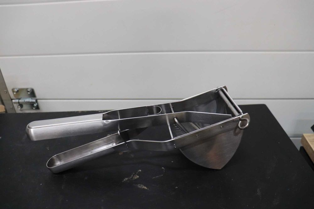 Неръждаема преса за картофи за дома и професионална употреба