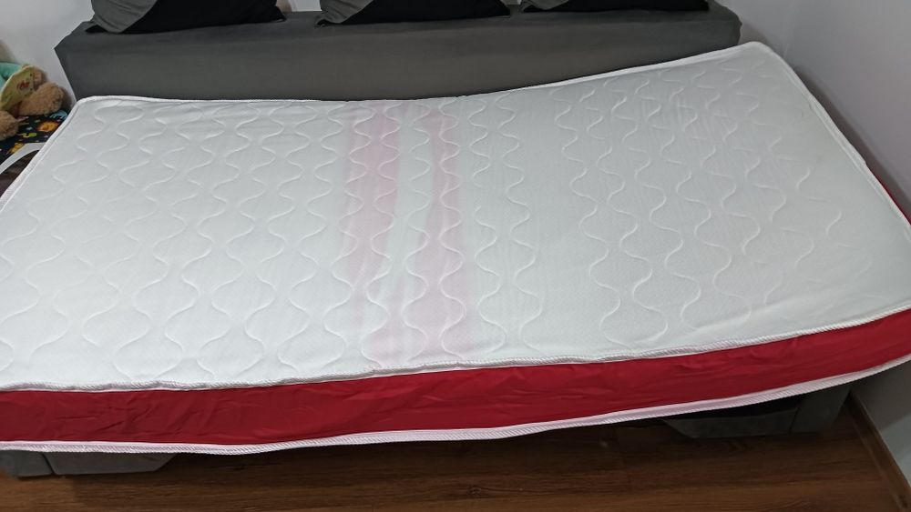 Vând saltea 100/200