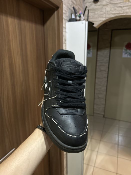 Обувки off-white оригинални 45 номер. Обувките са носени но са като чисто нови продавам ги защото са ми мбого големи. Приема се и бартер за 43 номер