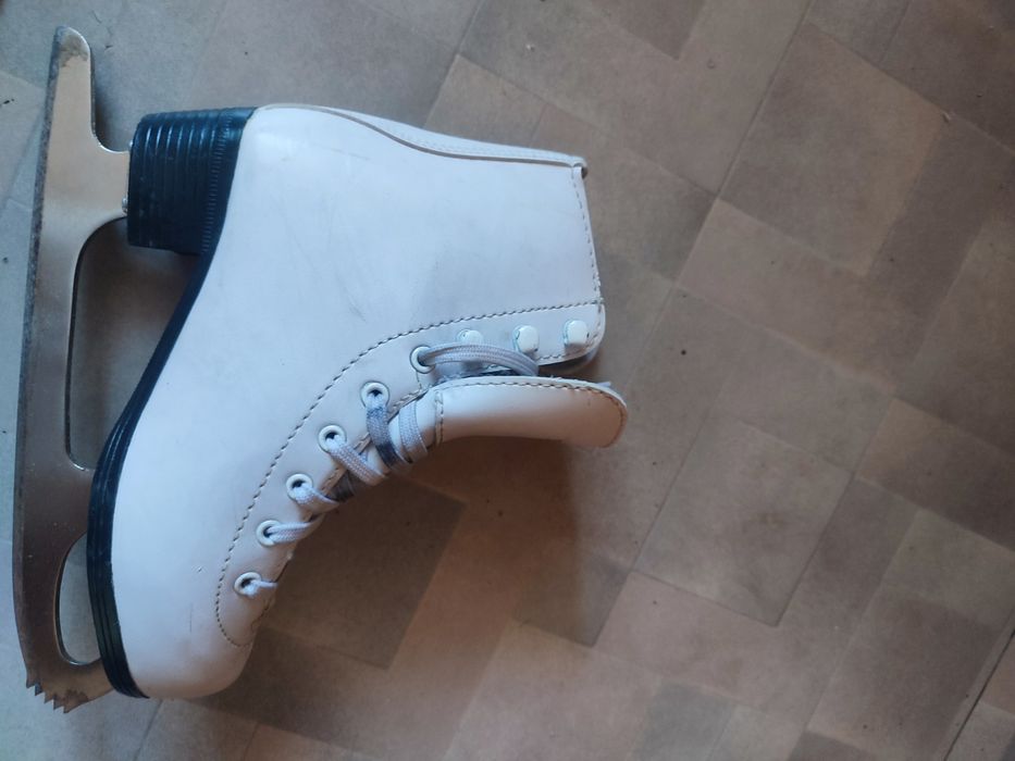 Продаются фигурные коньки