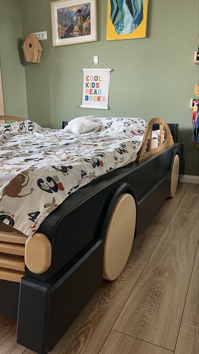 Pat lemn masiv pentru copii tip masina cu somiera si saltea 120x200 cm