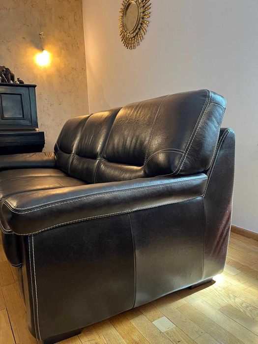 Mobilier birou Mobexpert , lemn masiv si piele naturala sertare , canapea  si fotoliu piele naturala identica cu sertarele .