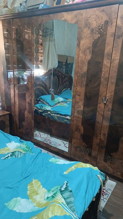 Продаю это всё за 5миллионов спальный гарнитур