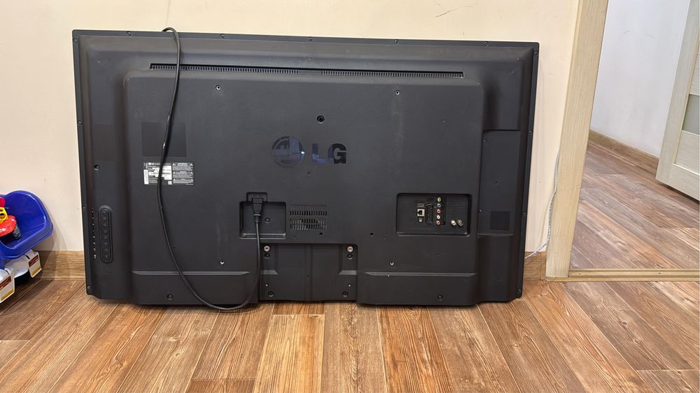 Телевизор LG 47 диагональ 120см