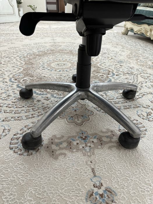 Кресло офисное кожаное