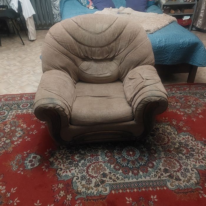 Продам кресло недорого