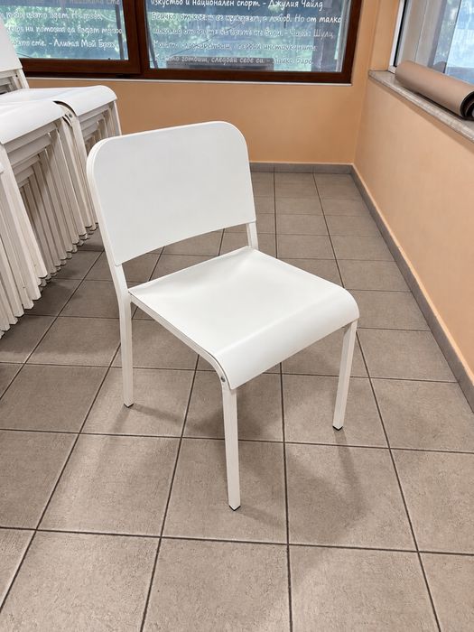 Столове IKEA MELLTORP – около 40 бр. – 22 € / бр.