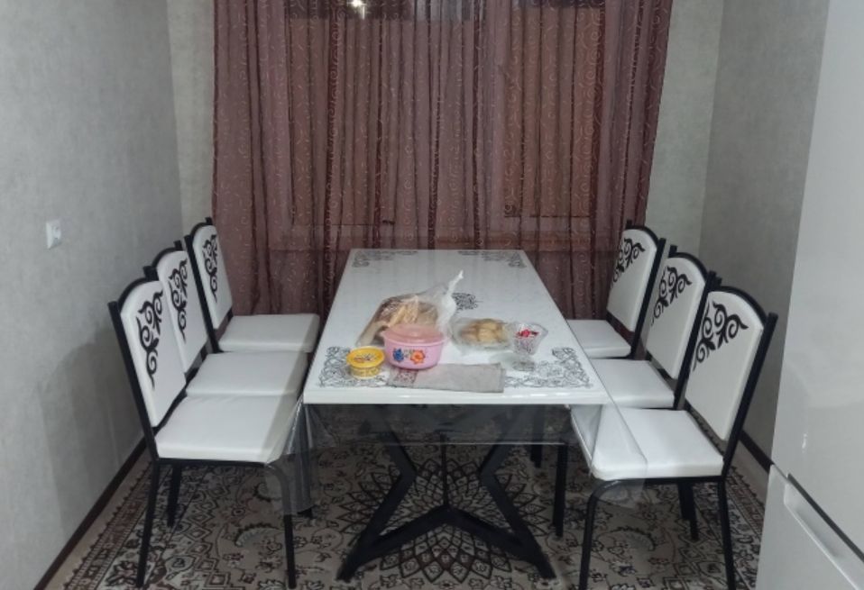 Стол алты орындығымен