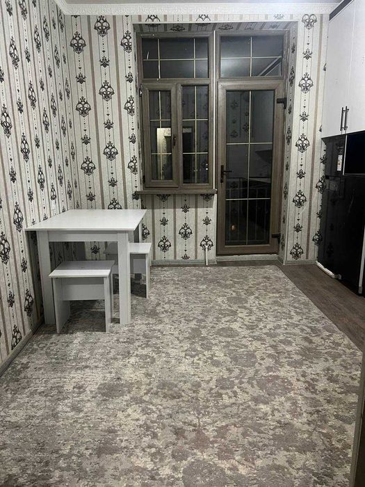 Ёшлар маркази олдида 2/5/5 квартира сотилади.