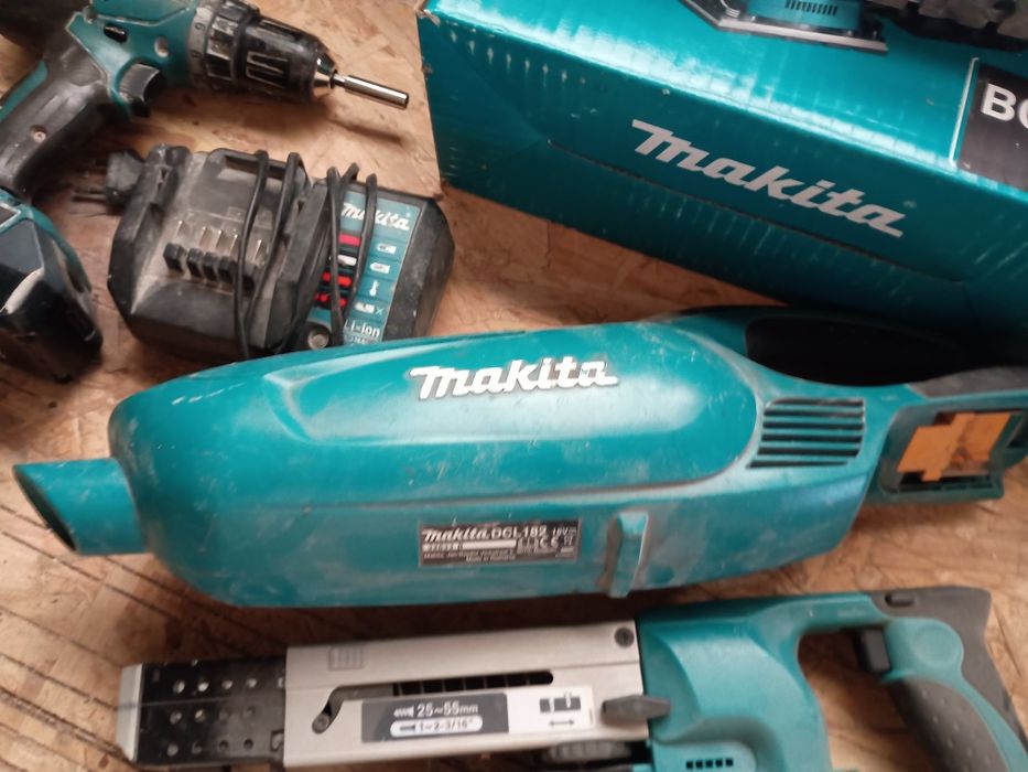 Vând scule Makita sau schimb