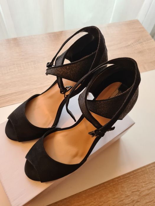 Sandale Stradivarius, matimea 38, negru, noi