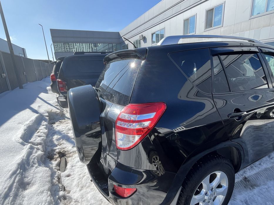 Продаеться отличный авто ! Рав 4