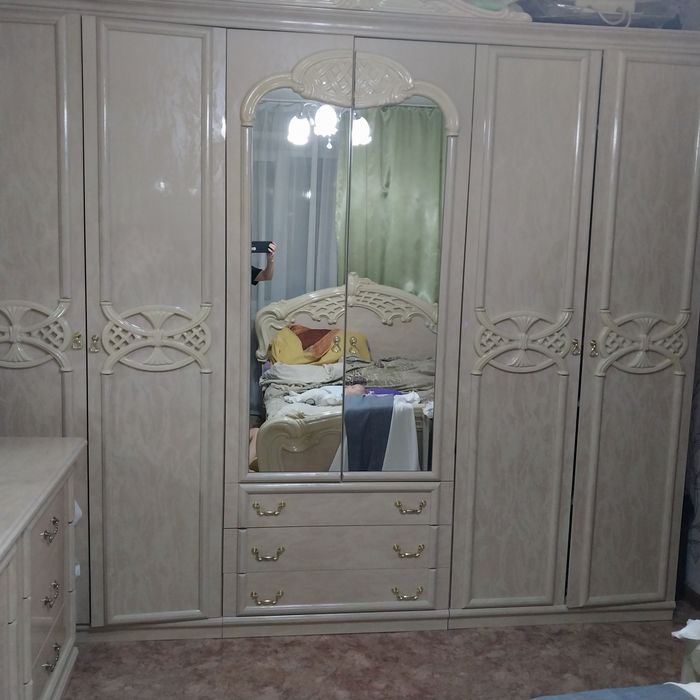 Продам спальный гарнитур