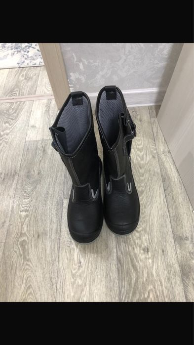 Рабочие сапоги.