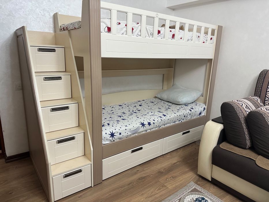 Продается двухьярусная кровать