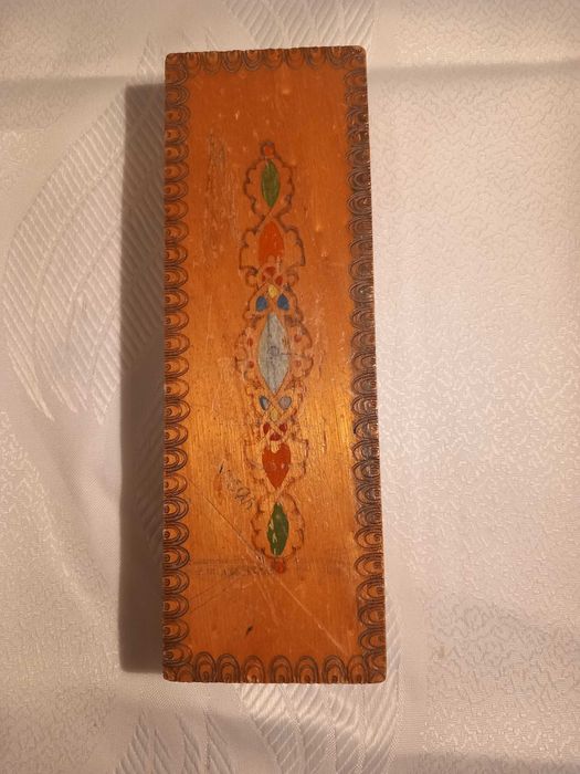 Стара дървена кутия за моливи