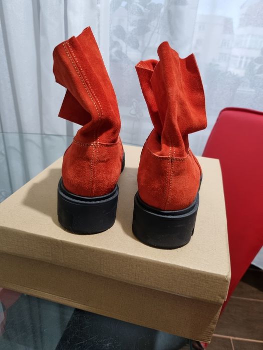 Ghete rosii piele intoarsa 38