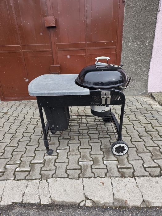 Grătar Weber cu  blat