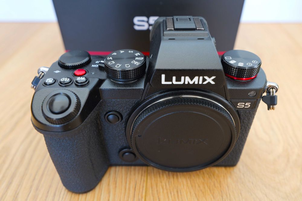 Panasonic Lumix S5 - Като чисто нов ! Бонус клетка Smallrig.