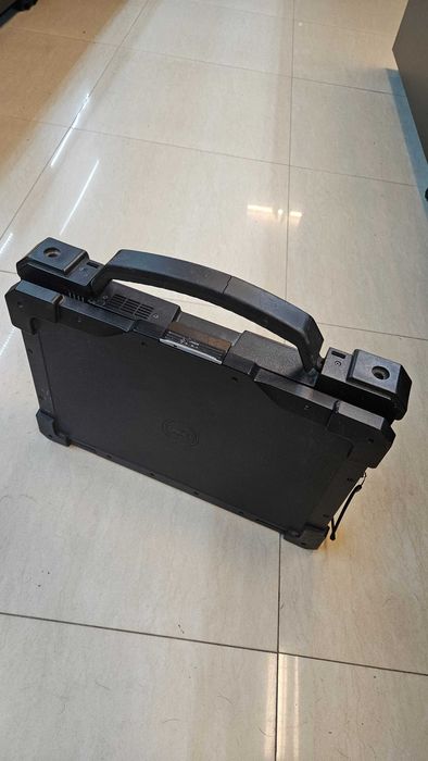 Продавам лаптоп Dell Rugged 7404