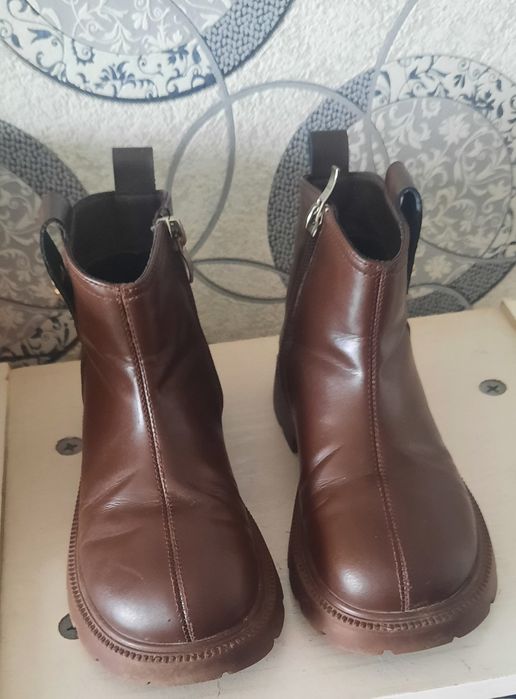 Продам детскую обувь