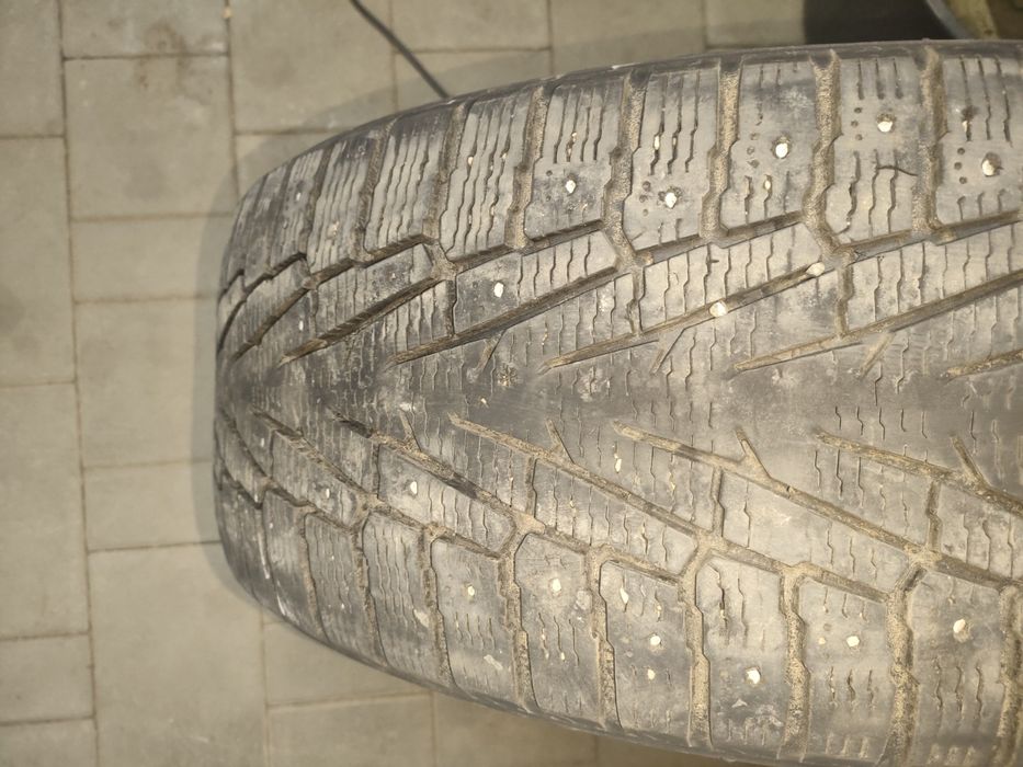 Продам б/у резину шипованную