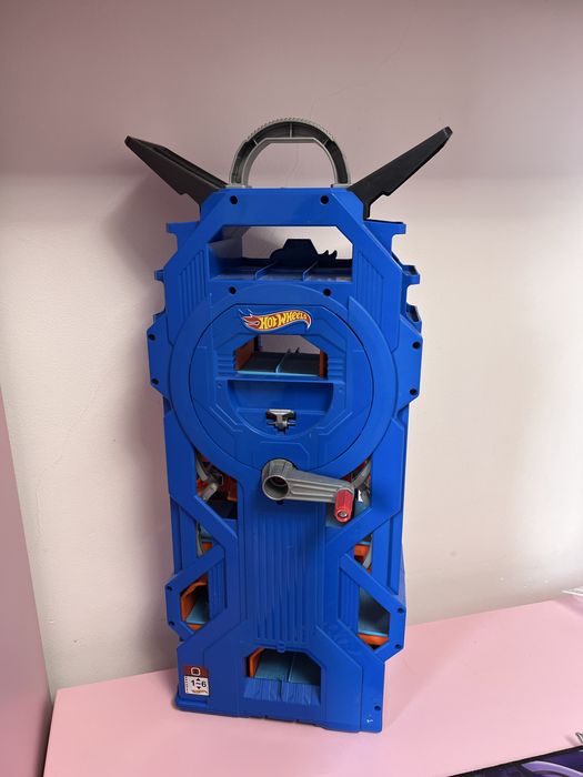 Гараж hotwheels