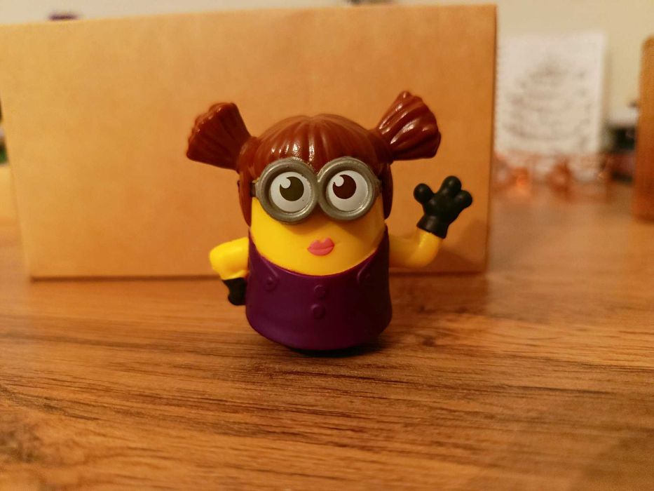 Забавная McDonald's фигурка миньон в отличном состоянии