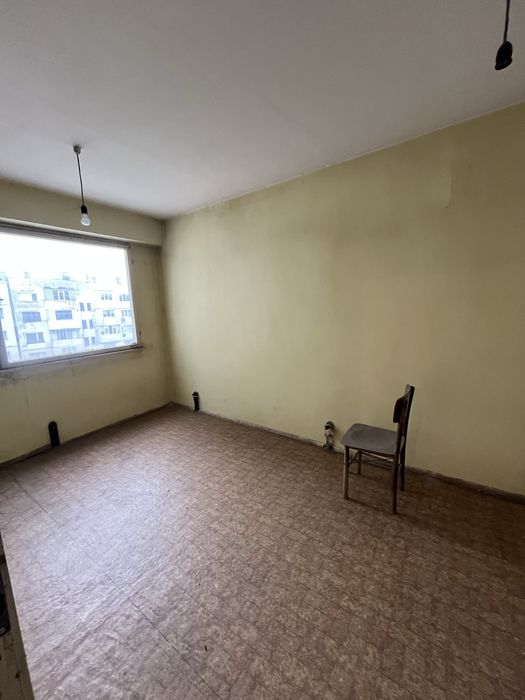 Продава се 3-стаен апартамент