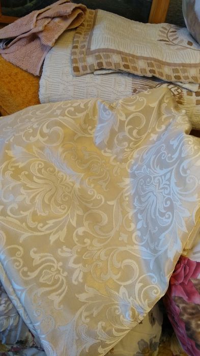 Продам шторы, тюль, покрывала,пледы,одеяла ,подушки