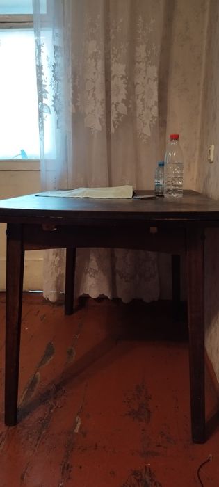 Стол обеденный деревянный