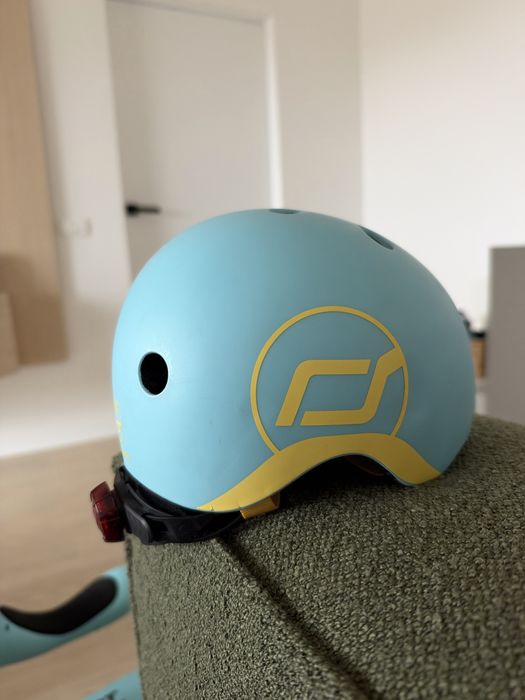 Trotineta cu cască Scoot and Ride