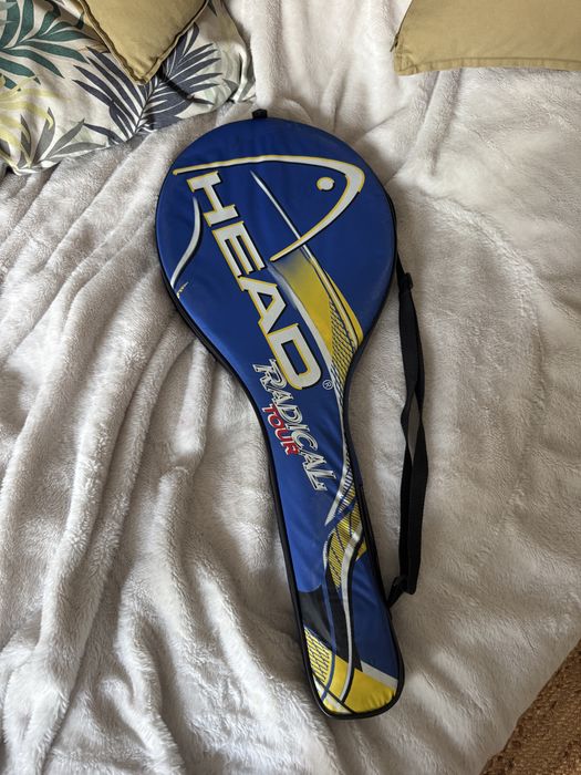 Vand racheta de tennis bullet cu husa.