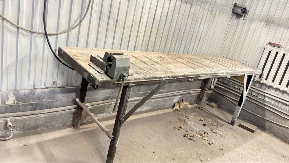 Продам рабочи стол в сто