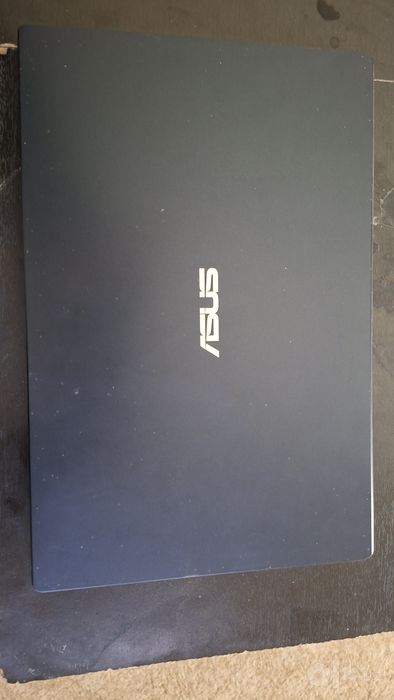 Lenovo ofisni noutbuk